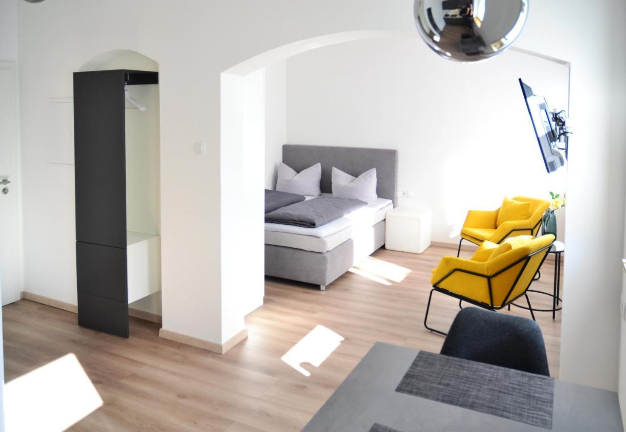 Hotel-Garni 'Zum Weinkrug' ซอมเมอร์เฮาเซน ภายนอก รูปภาพ
