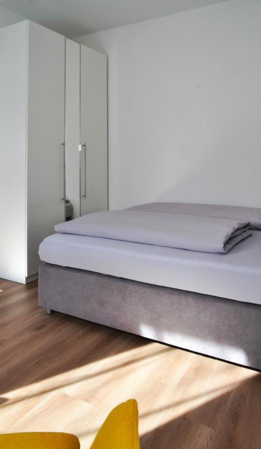 Hotel-Garni 'Zum Weinkrug' ซอมเมอร์เฮาเซน ภายนอก รูปภาพ