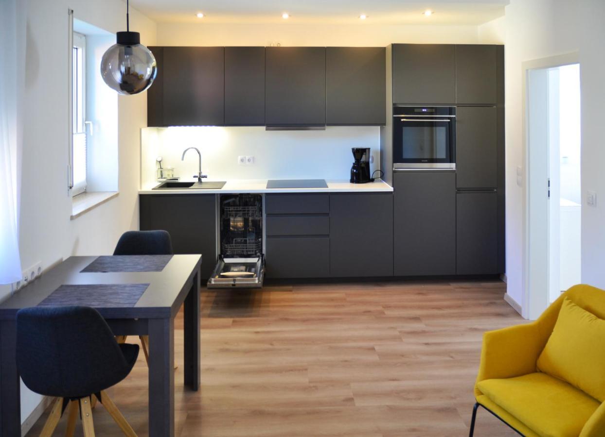 Hotel-Garni 'Zum Weinkrug' ซอมเมอร์เฮาเซน ภายนอก รูปภาพ