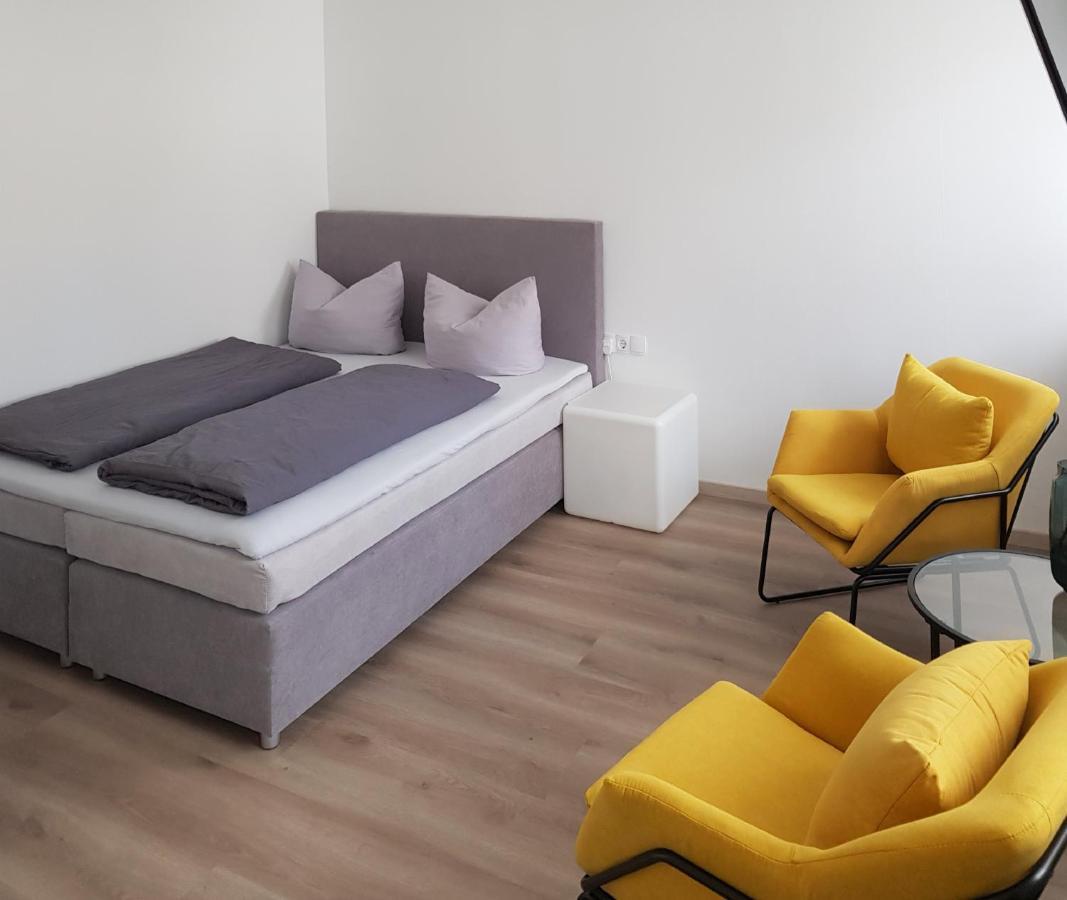 Hotel-Garni 'Zum Weinkrug' ซอมเมอร์เฮาเซน ภายนอก รูปภาพ