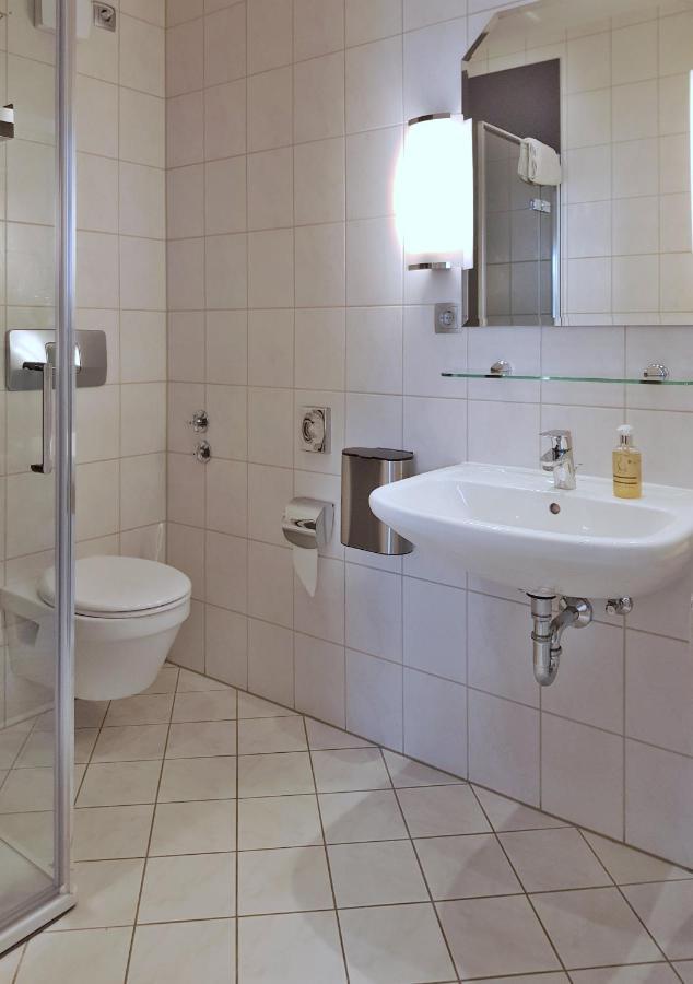 Hotel-Garni 'Zum Weinkrug' ซอมเมอร์เฮาเซน ภายนอก รูปภาพ