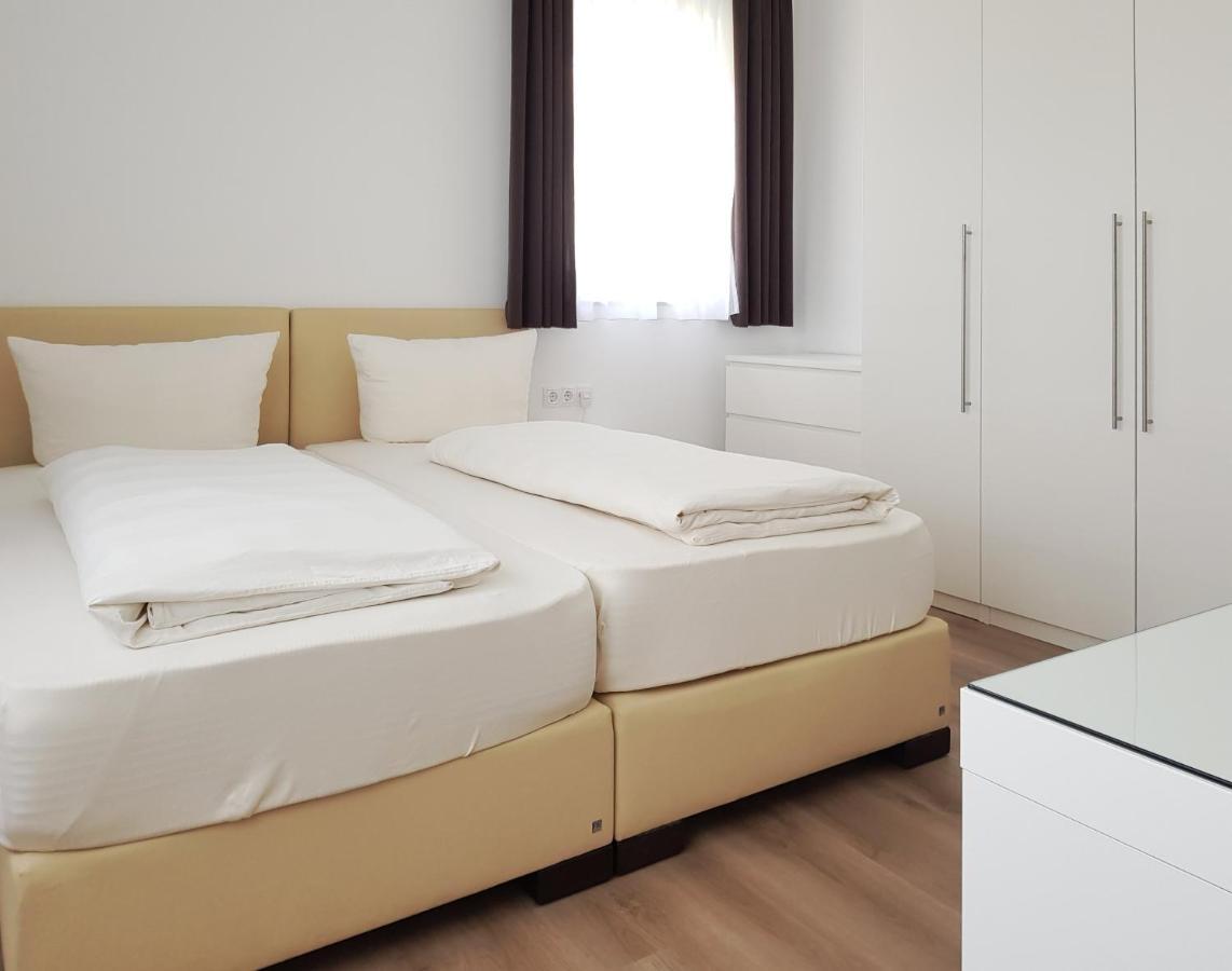 Hotel-Garni 'Zum Weinkrug' ซอมเมอร์เฮาเซน ภายนอก รูปภาพ
