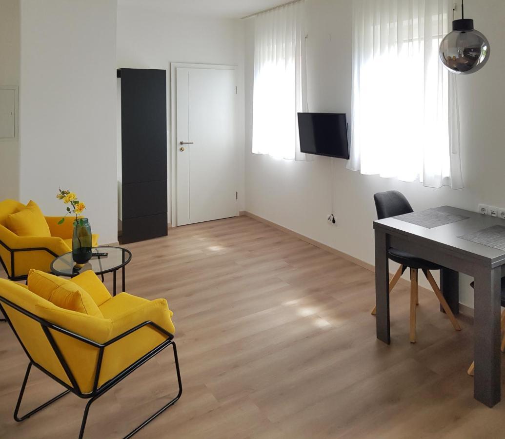 Hotel-Garni 'Zum Weinkrug' ซอมเมอร์เฮาเซน ห้อง รูปภาพ