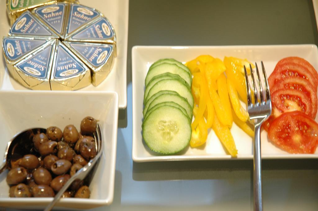 Hotel-Garni 'Zum Weinkrug' ซอมเมอร์เฮาเซน ภายนอก รูปภาพ