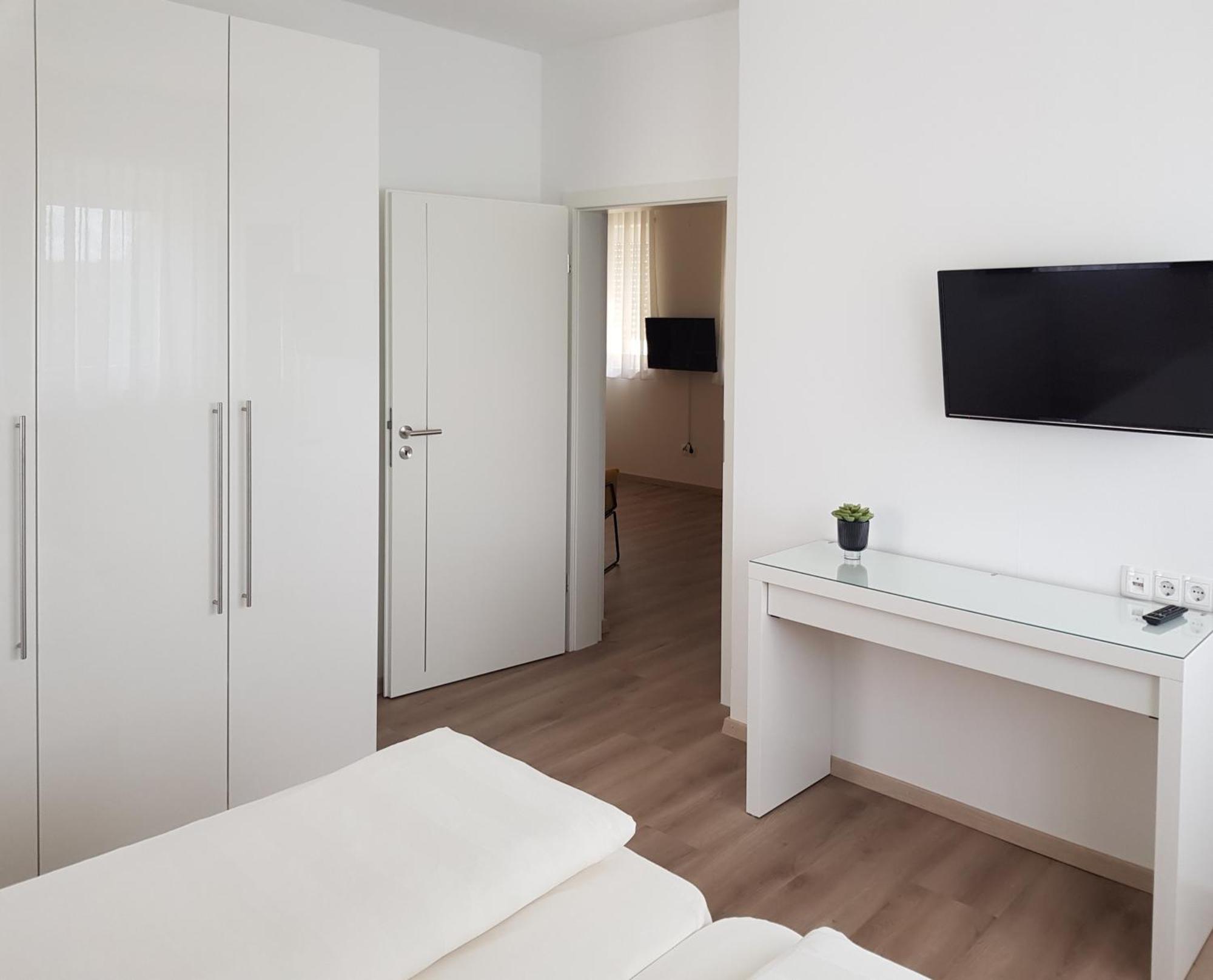 Hotel-Garni 'Zum Weinkrug' ซอมเมอร์เฮาเซน ห้อง รูปภาพ